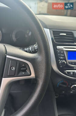 Хэтчбек Hyundai Accent 2012 в 