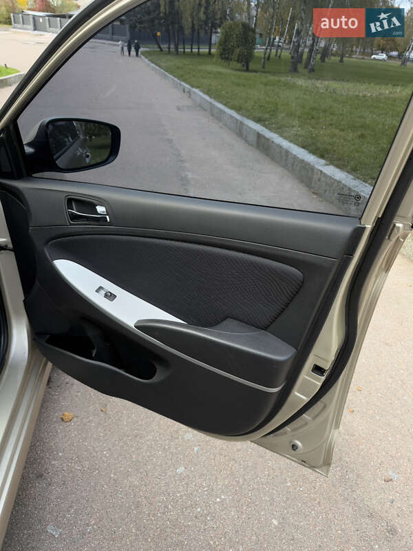 Седан Hyundai Accent 2012 в Житомире