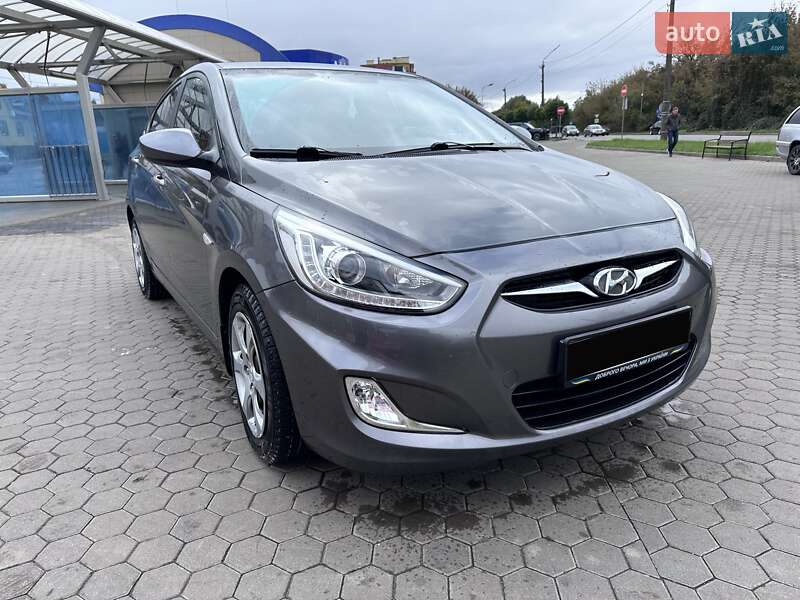 Седан Hyundai Accent 2013 в Луцке фото 2 Седан Hyundai Accent 2013 в Луцке