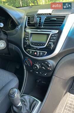Седан Hyundai Accent 2013 в  фото 27 Седан Hyundai Accent 2013 в