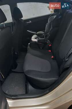 Седан Hyundai Accent 2011 в 