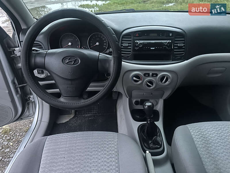 Седан Hyundai Accent 2009 в Ізяславі