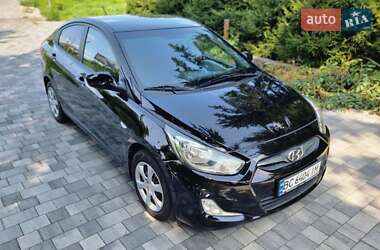 Седан Hyundai Accent 2013 в  фото 7 Седан Hyundai Accent 2013 в