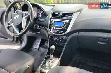 Седан Hyundai Accent 2013 в  фото 14 Седан Hyundai Accent 2013 в