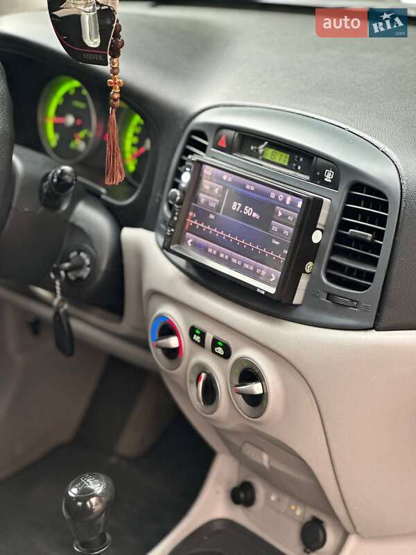 Седан Hyundai Accent 2008 в Днепре