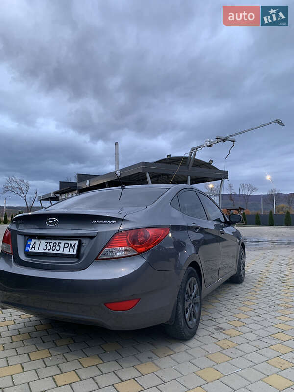 Седан Hyundai Accent 2012 в Иршаве