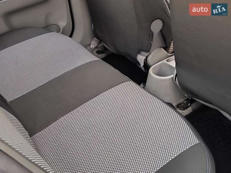 Седан Hyundai Accent 2009 в Мене