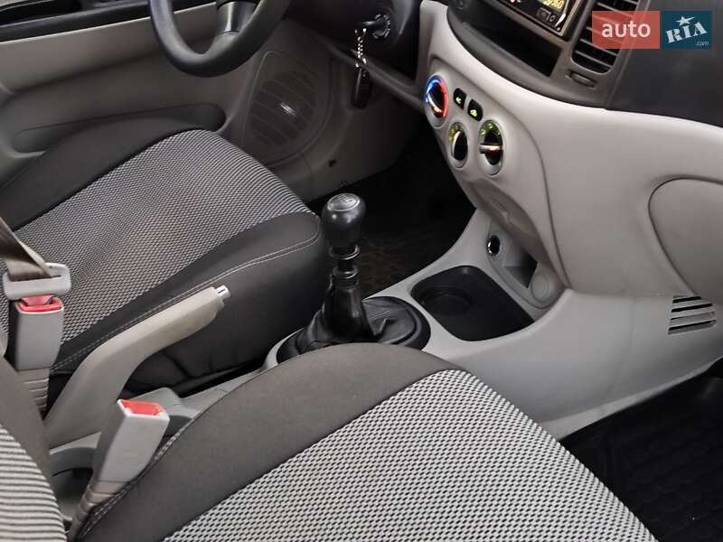 Седан Hyundai Accent 2009 в Мене