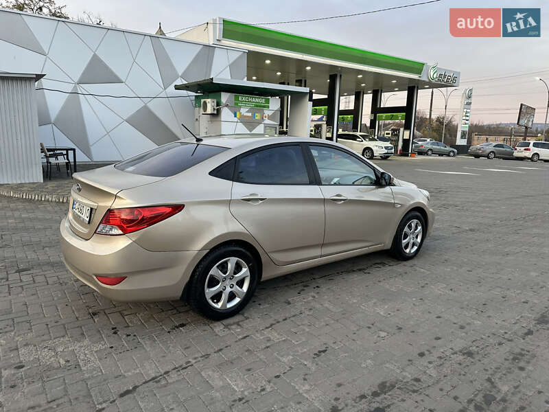 Седан Hyundai Accent 2012 в Черновцах