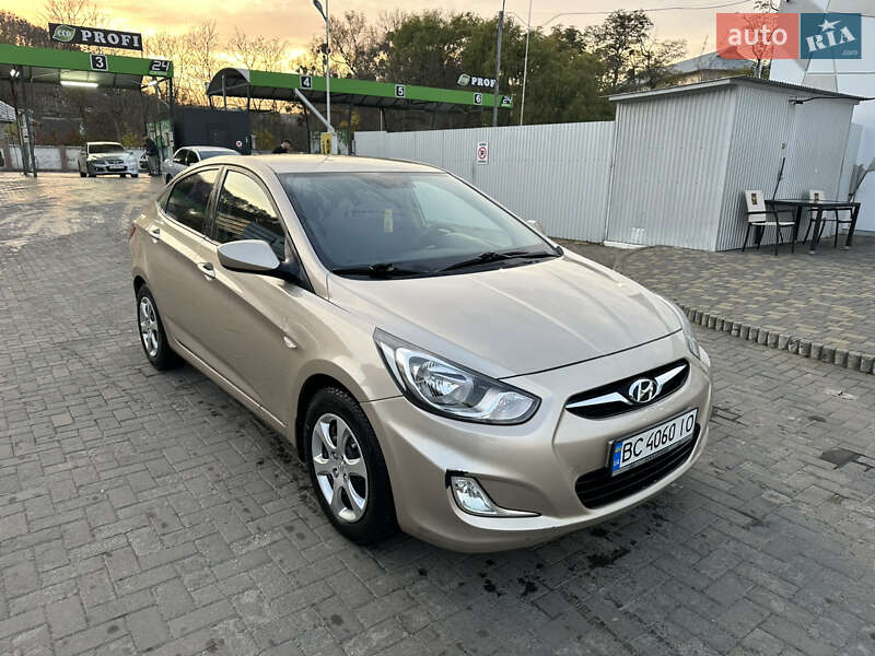 Седан Hyundai Accent 2012 в Черновцах