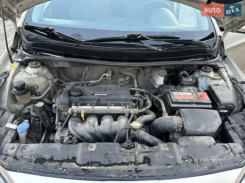 Седан Hyundai Accent 2012 в Черновцах