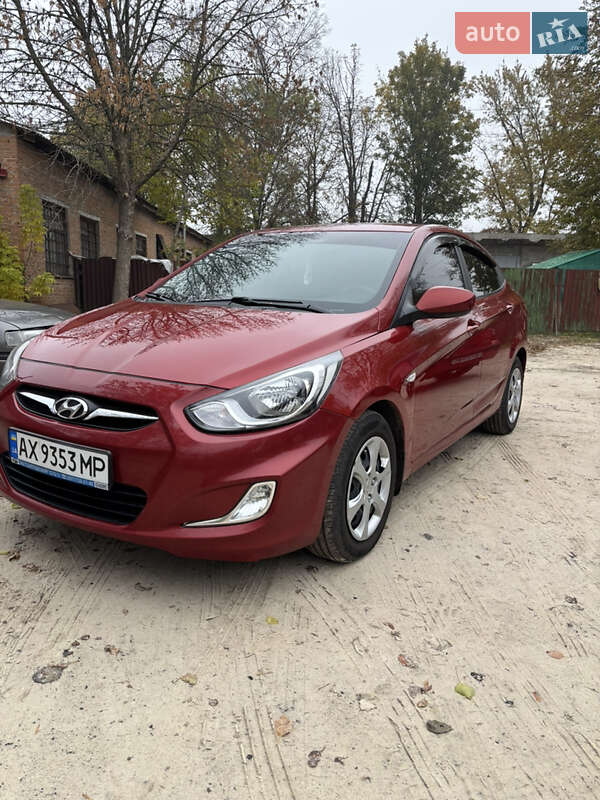 Седан Hyundai Accent 2011 в Краснограде