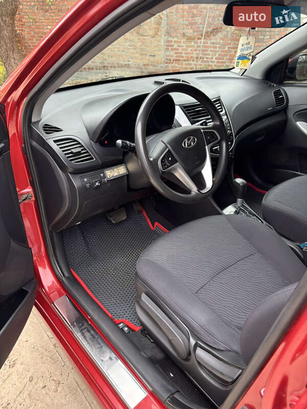 Седан Hyundai Accent 2011 в Краснограде