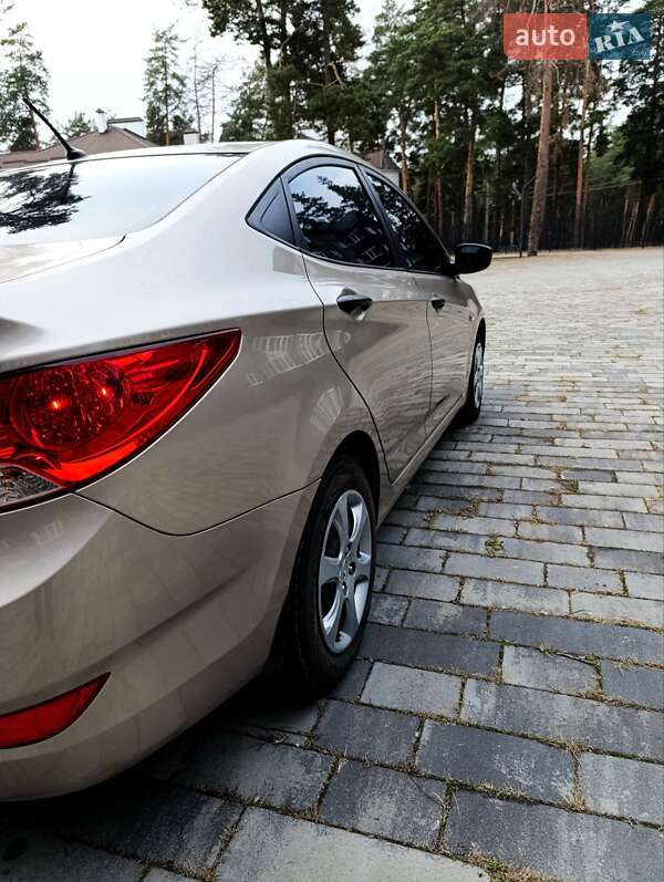 Седан Hyundai Accent 2011 в Ахтырке