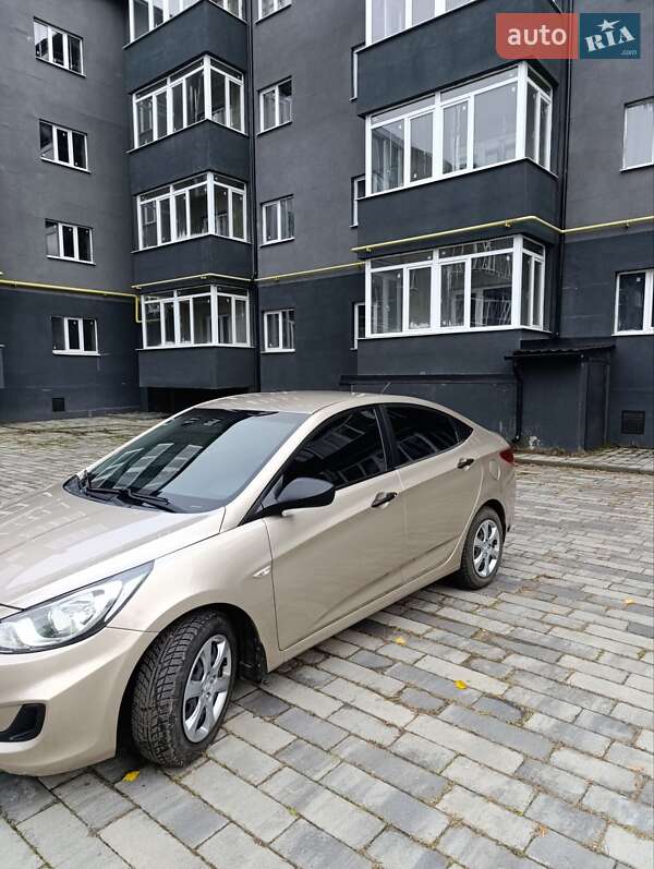Седан Hyundai Accent 2011 в Ахтырке