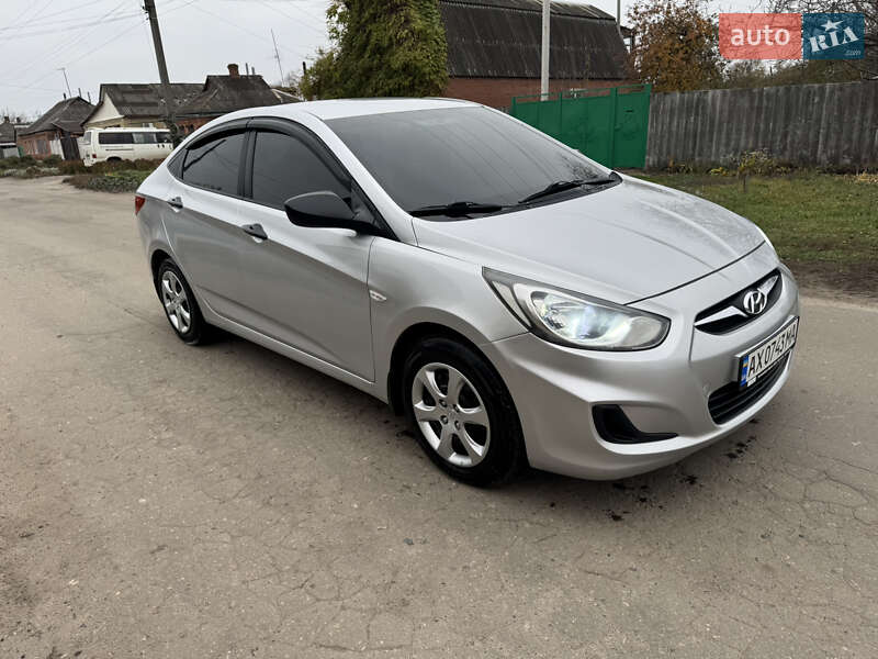 Седан Hyundai Accent 2013 в Краснограде