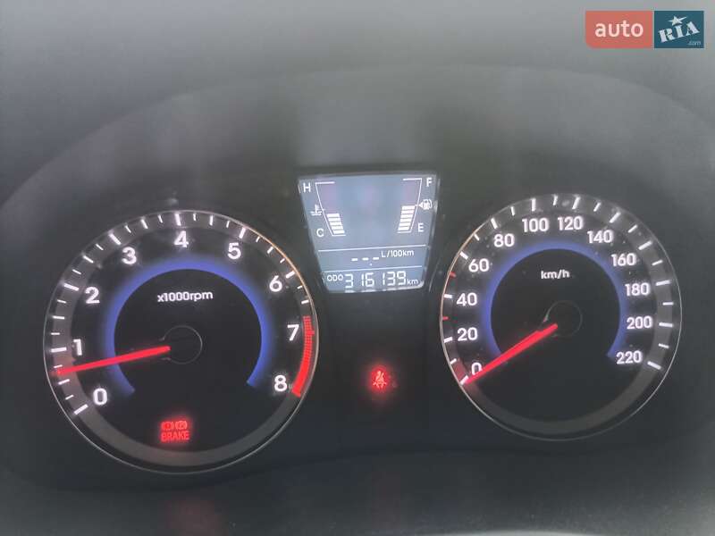 Седан Hyundai Accent 2011 в Новых Петровцах фото 3 Седан Hyundai Accent 2011 в Новых Петровцах