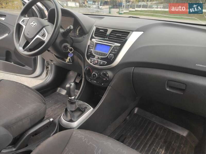 Седан Hyundai Accent 2012 в Обухове