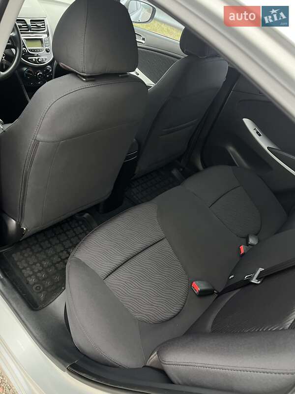 Седан Hyundai Accent 2013 в Дніпрі