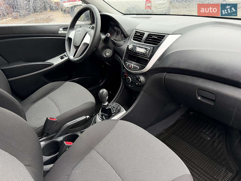 Седан Hyundai Accent 2011 в Сумах