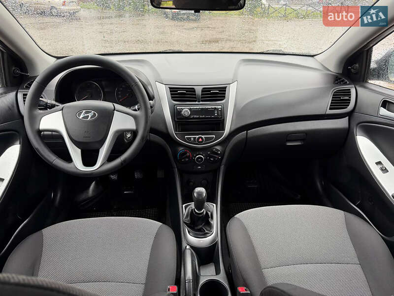 Седан Hyundai Accent 2011 в Сумах