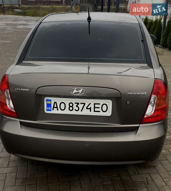 Седан Hyundai Accent 2009 в Буштыне