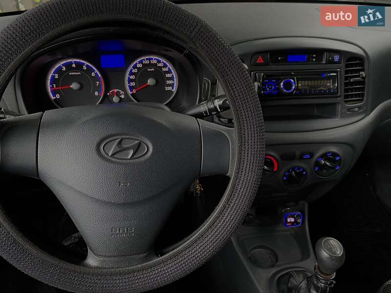 Седан Hyundai Accent 2009 в Буштыне