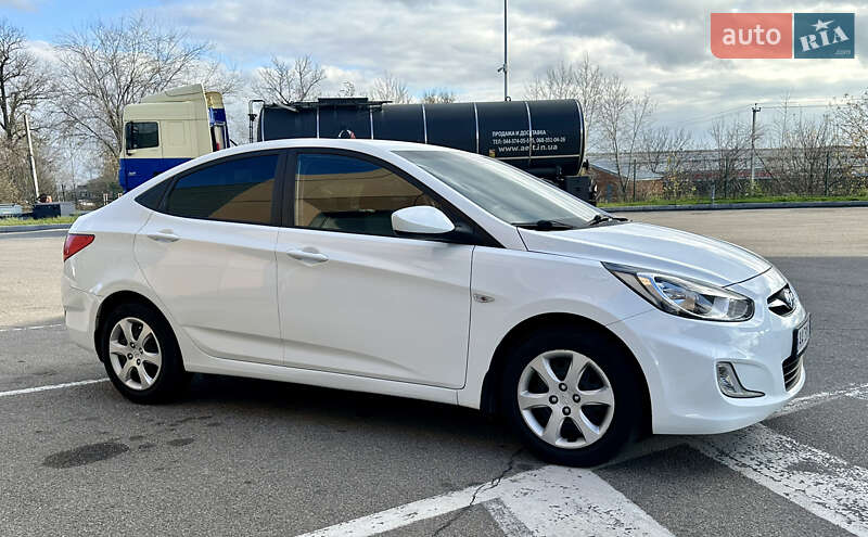 Седан Hyundai Accent 2013 в Дніпрі фото 3 Седан Hyundai Accent 2013 в Дніпрі