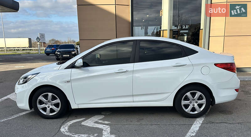 Седан Hyundai Accent 2013 в Дніпрі фото 4 Седан Hyundai Accent 2013 в Дніпрі