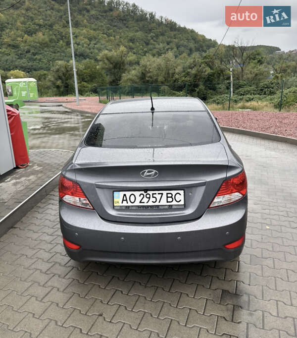 Седан Hyundai Accent 2012 в Мукачево