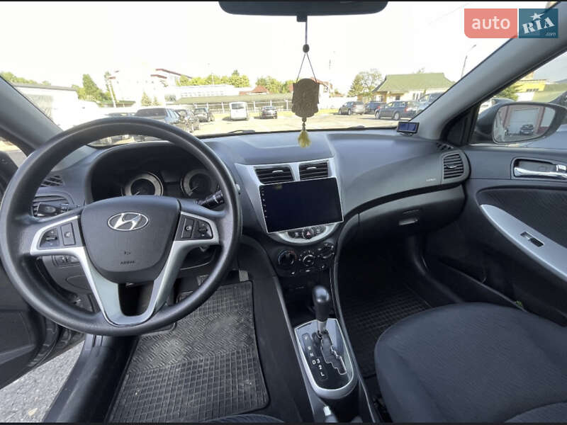 Седан Hyundai Accent 2012 в Мукачево