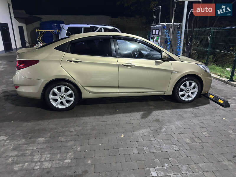 Hyundai Accent 2011