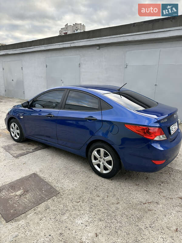 Седан Hyundai Accent 2011 в Каменском