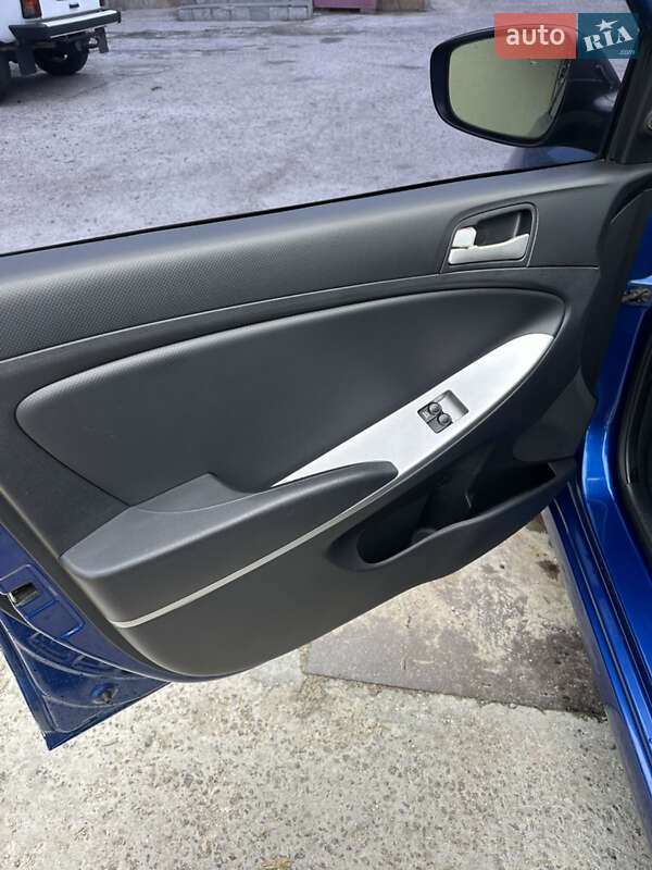 Седан Hyundai Accent 2011 в Каменском