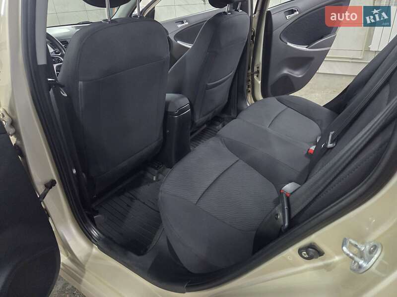 Седан Hyundai Accent 2012 в Краснограде фото 24 Седан Hyundai Accent 2012 в Краснограде