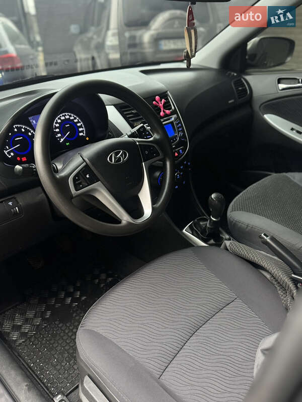 Седан Hyundai Accent 2013 в Ужгороді фото 16 Седан Hyundai Accent 2013 в Ужгороді