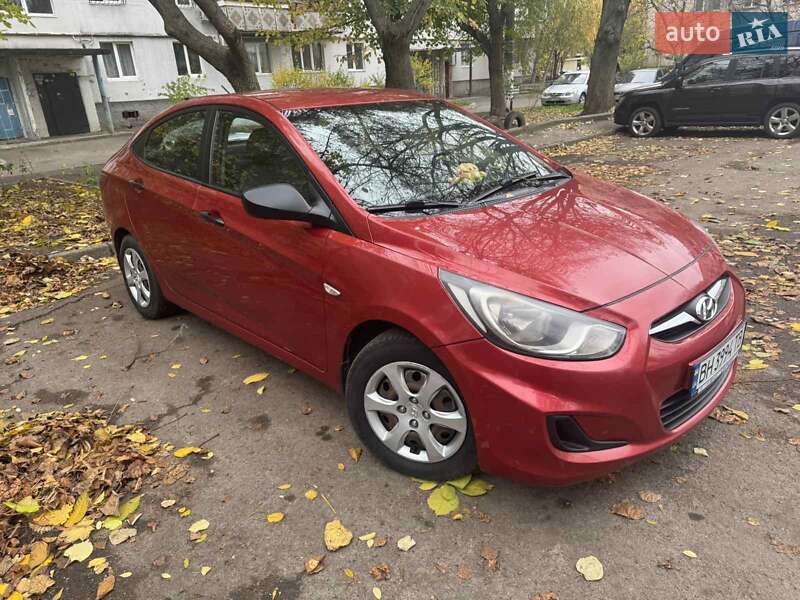 Hyundai Accent 2012