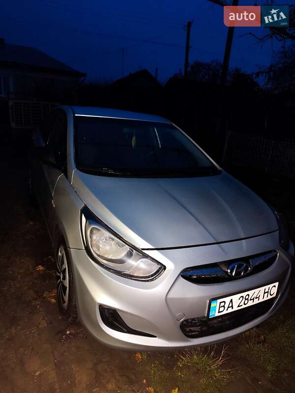 Седан Hyundai Accent 2012 в Кривом Озере