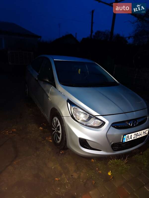 Седан Hyundai Accent 2012 в Кривом Озере