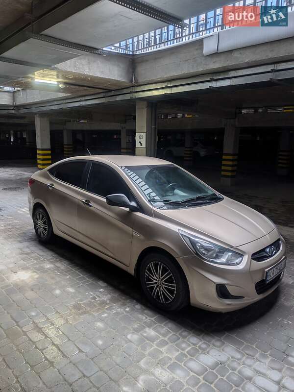 Седан Hyundai Accent 2013 в Ивано-Франковске