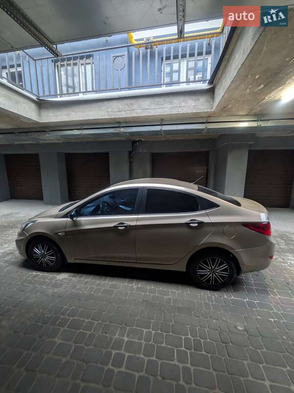 Седан Hyundai Accent 2013 в Ивано-Франковске