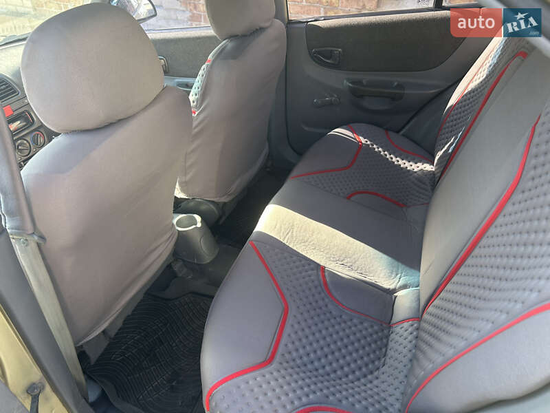 Седан Hyundai Accent 2000 в Запорожье