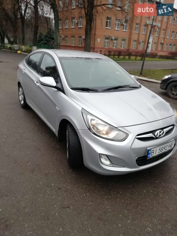 Hyundai Accent 2012