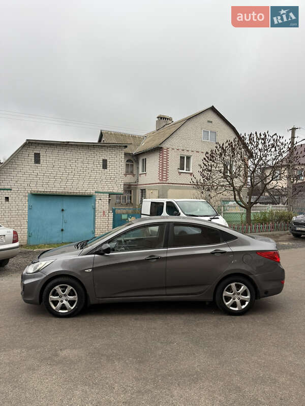 Седан Hyundai Accent 2013 в Чернигове