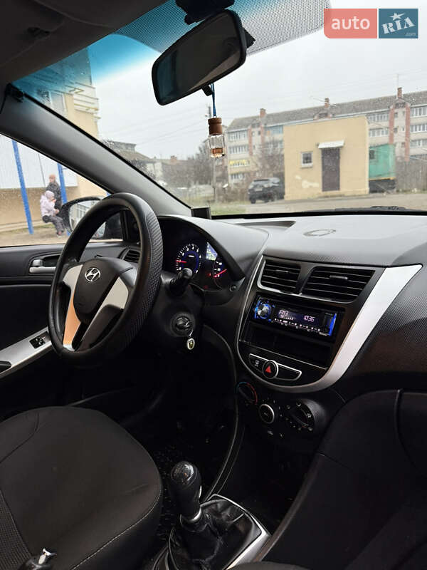 Седан Hyundai Accent 2013 в Чернигове