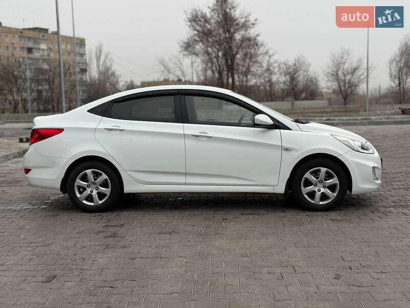 Седан Hyundai Accent 2013 в Кривому Розі