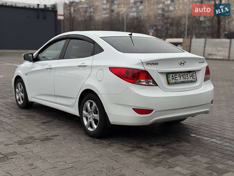 Седан Hyundai Accent 2013 в Кривому Розі