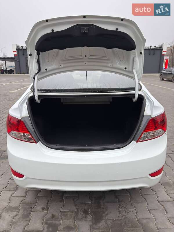 Седан Hyundai Accent 2013 в Кривому Розі