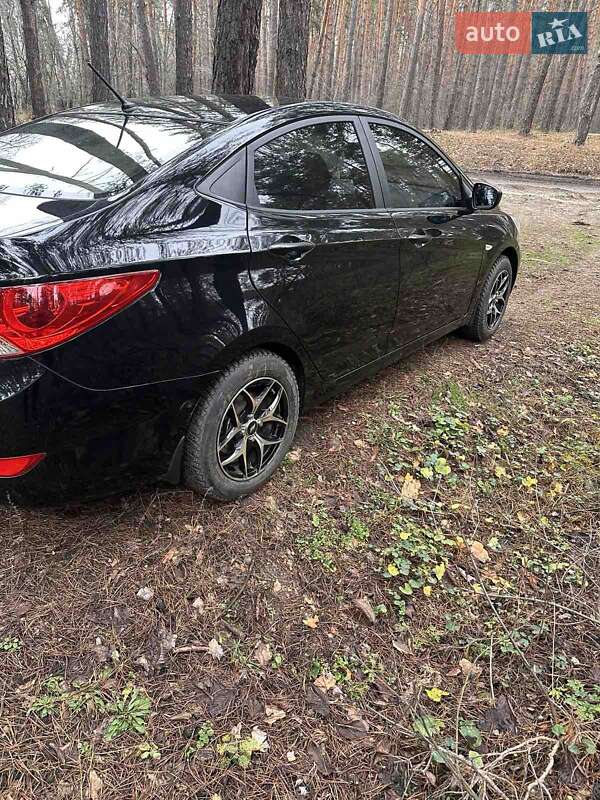 Hyundai Accent 2013