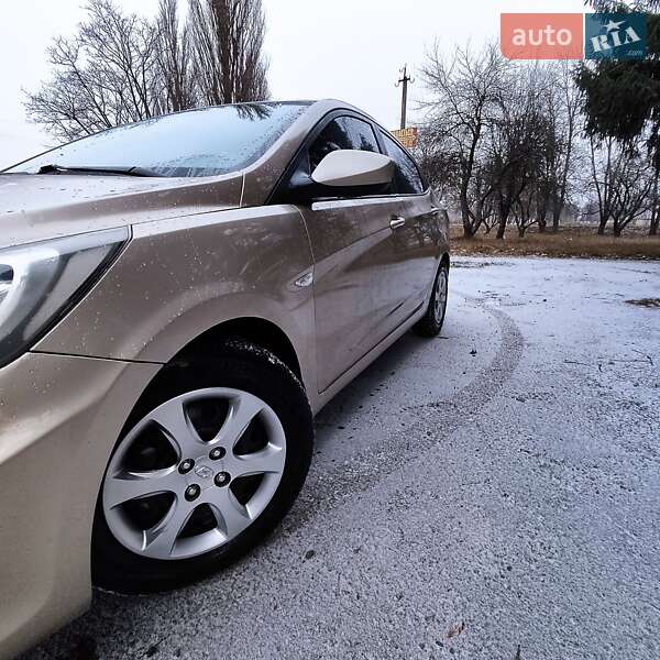 Седан Hyundai Accent 2012 в Ромнах фото 4 Седан Hyundai Accent 2012 в Ромнах